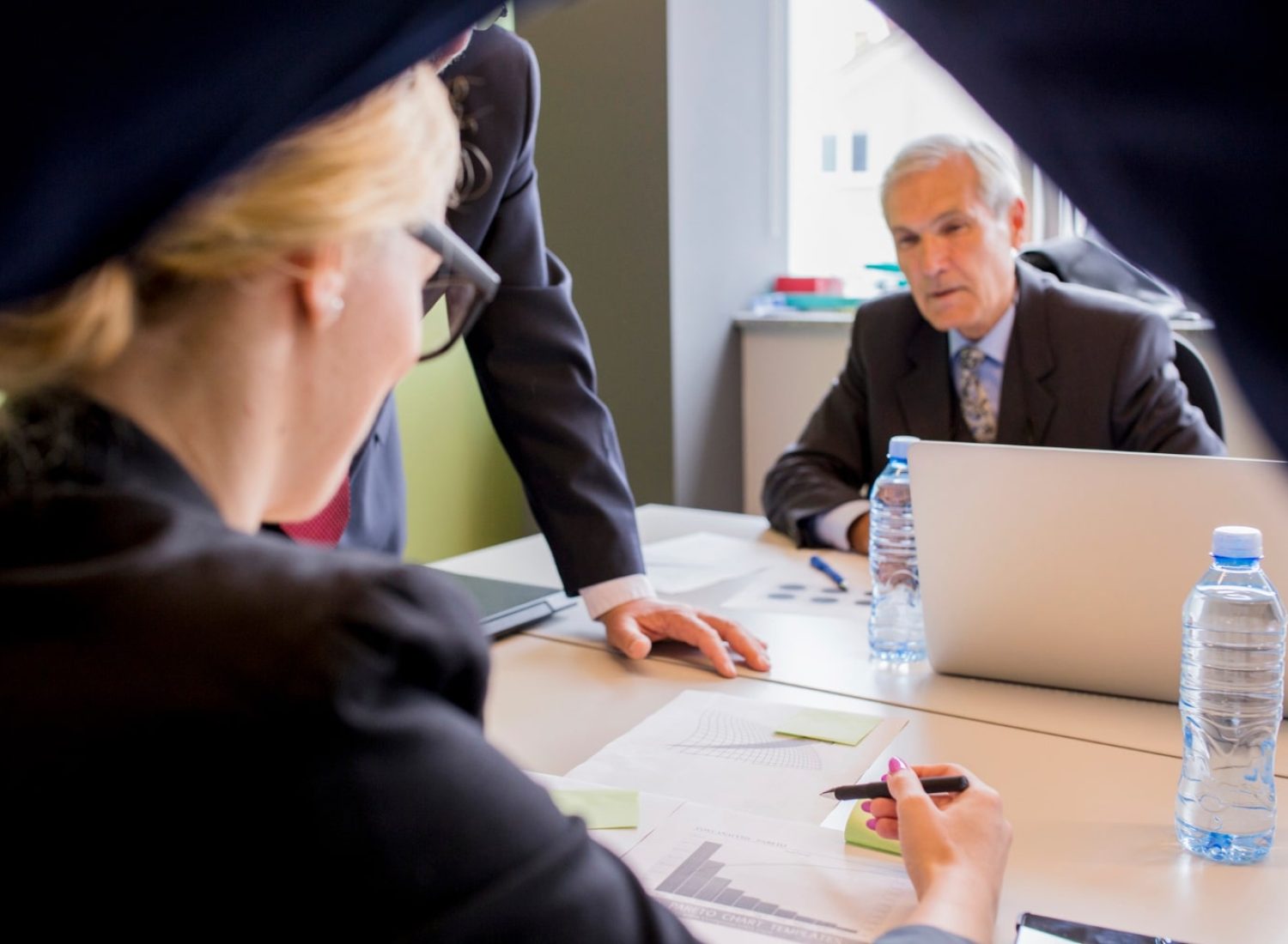 team-business-people-working-with-new-startup-project-min